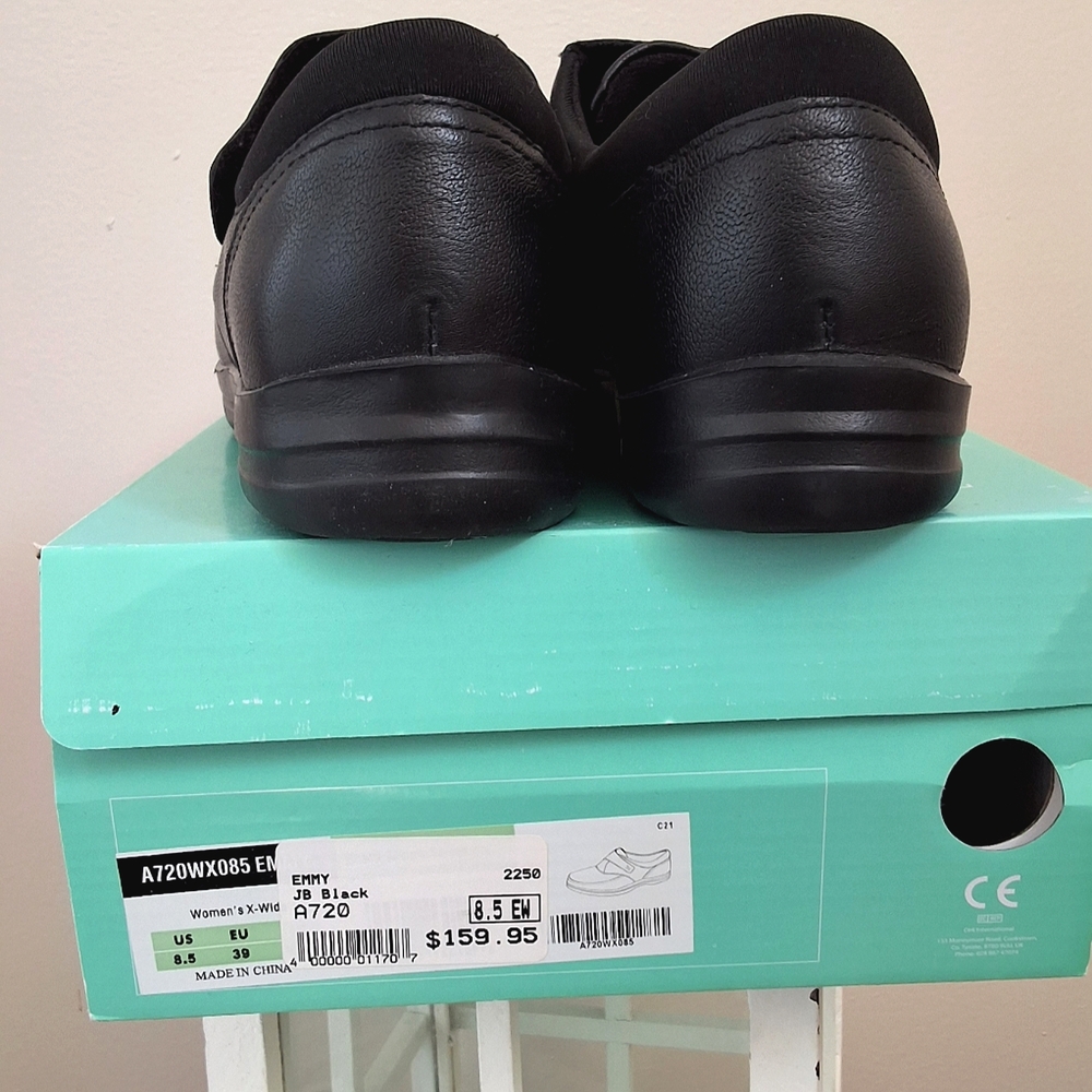 APEX, NWT,  8 XWide, Woman's Black Dress Shoes - Picture 3 of 8
